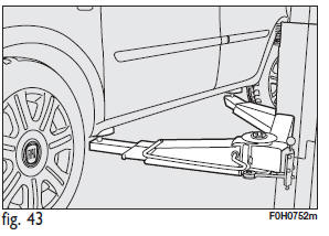Sollevamento della vettura